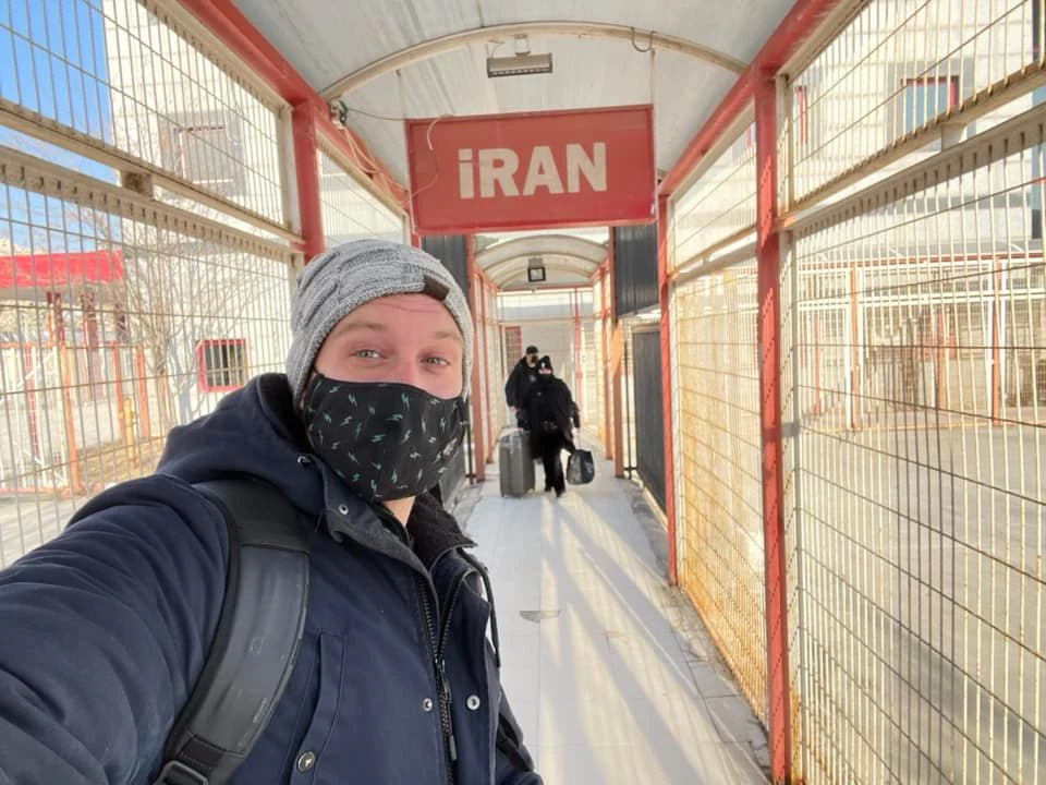 Wiebe Wakker aan de grens met Iran Wiebe Wakker at the Turkey - Iran border.