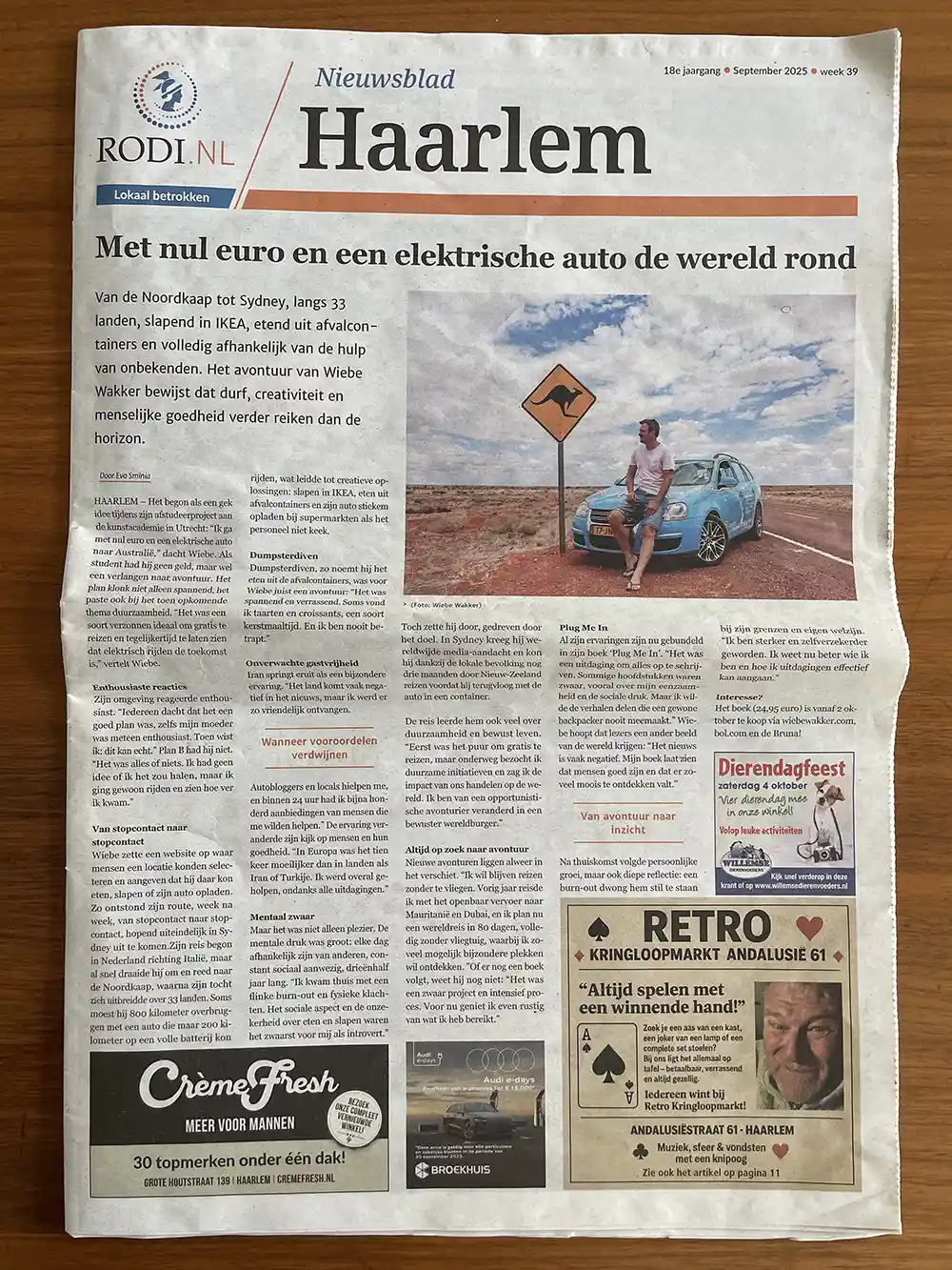 Voorpagina van de krant Rodi (Haarlems Nieuwsblad) met een artikel over het boek Plug Me In van Wiebe Wakker.