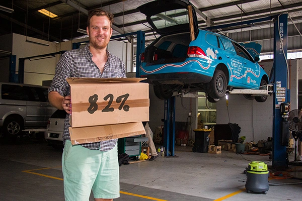 Voorbeeld van samenwerken – Kwetsbaarheid Wiebe Wakker toont kwetsbaarheid door om donaties te vragen. Een voorbeeld van samenwerken wat hij noemt in zijn lezing over samenwerken.